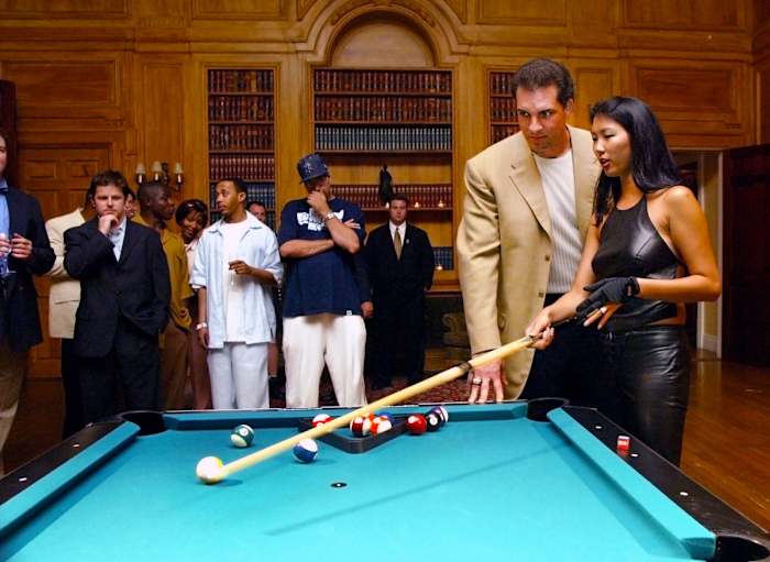 To make a little extra scratch, Lee often played against (and pummeled) pro athletes, like the Jets' Vinny Testaverde, in the early 2000s.